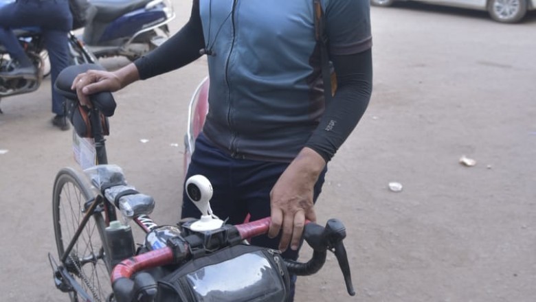 पर्यावरण प्रदूषण की रोकथाम और नशामुक्ति का संदेश लेकर छत्तीसगढ़ की यात्रा पर निकला युवक संतोष गुप्ता, हर दिन 200 किमी चलाते हैं साइकिल