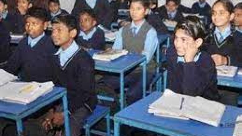राष्ट्रीय साधन सह छात्रवृत्ति हेतु शास. पू. मा. शाला सावनी की 3 छात्राओं का हुआ चयन