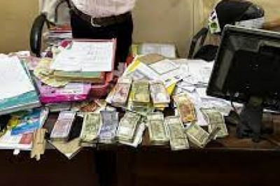 पटवारी कार्यालय में मिले 6 लाख रूपए प्राप्त राशि का स्त्रोत नहीं बता पाने पर पटवारी निलंबित :