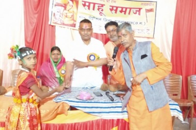 भेड़ीकला कर्मा जयंती में डॉ राजेश देवांगन एवं लोक गायिका कु, स्वेच्छा साहू हुए सम्मानित :
