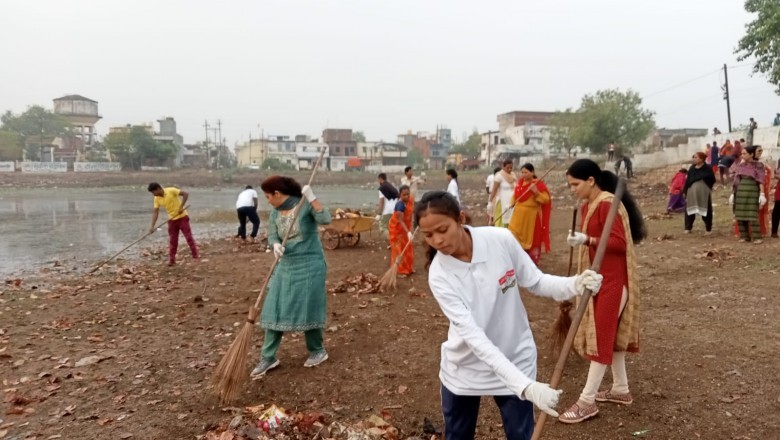 तालाब सफाई के लिए उतरा भिलाई निगम का पर्यावरण विभाग, बनाया "नरवा, गरवा, घुरूवा, बाड़ी" को आधार, जन सहयोग भी मिल रहा