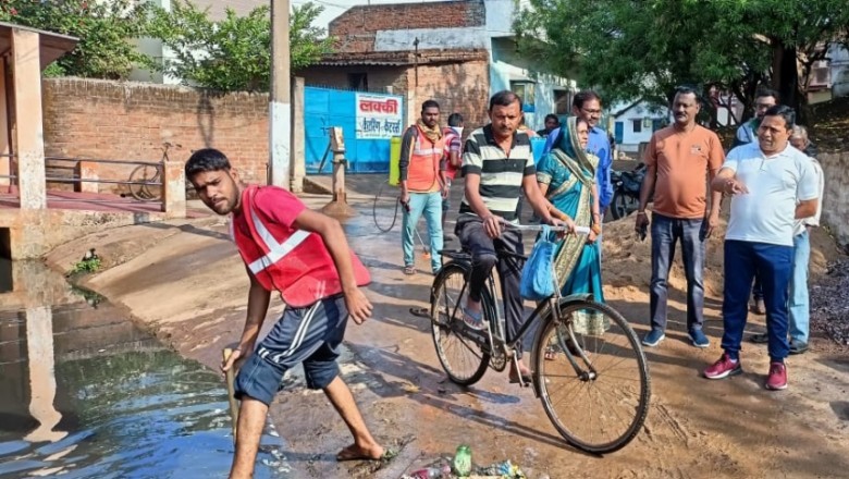 फाइट द बाइट मिशन मोड़ पर तालाबो की सफाई,घर - घर पहुँचकर निगम अमला कर रही है मलेरिया के लार्वा को खात्मा
