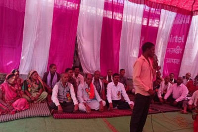 छुरिया : सिन्हा समाज का होली मिलन कार्यक्रम सम्पन