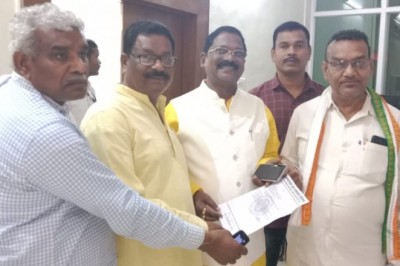 टेड़ेसरा में विभिन्न लोकार्पण एवं भूमिपूजन में प्रभारी मंत्री अमरजीत भगत को किया आमंत्रित :