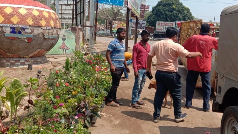 कार्रवाही शुरू:मुख्य सड़कों पर लगाये गए बैनर-पोस्टर व दुकान के बाहर साइन बोर्ड को आयुक्त के निर्देश पर हटाया गया: