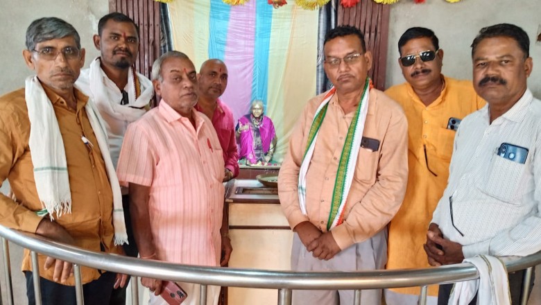 मां भानेश्वरी शक्तिपीठ समिति सदस्य एवं समस्त ग्रामवासी सिंघोला में दीप प्रज्वलित 1041 ज्योति कलश स्थापना की गई है ।