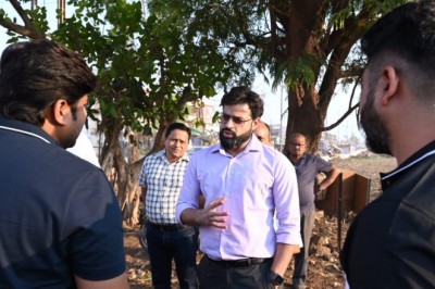 नेहरू नगर चैक से मिनीमाता चैक तक सौंदर्यीकरण कार्य में विलंब, कलेक्टर ने जताई ठेका एजेंसी पर सख्त नाराजगी
