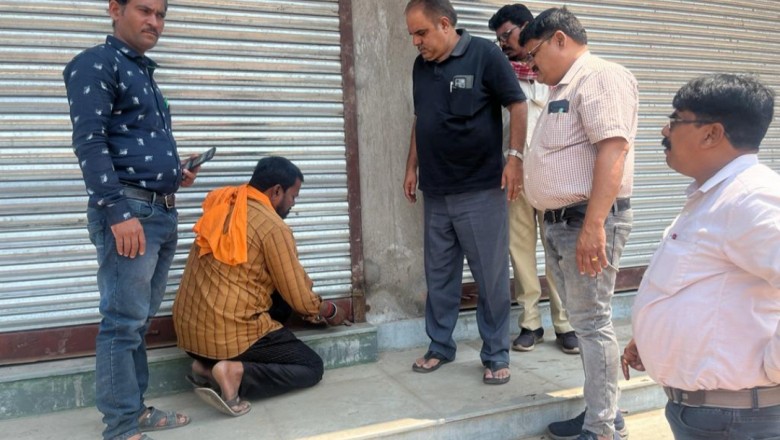 पटरीपार क्षेत्र में हुई कार्रवाई :-अनाधिकृत विकास व निर्माण का नियमितिकरण नही कराने वाले दुकान सील एवं  दुकानों पर निगम की नजर