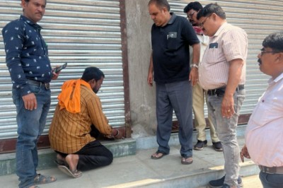 पटरीपार क्षेत्र में हुई कार्रवाई :-अनाधिकृत विकास व निर्माण का नियमितिकरण नही कराने वाले दुकान सील एवं  दुकानों पर निगम की नजर
