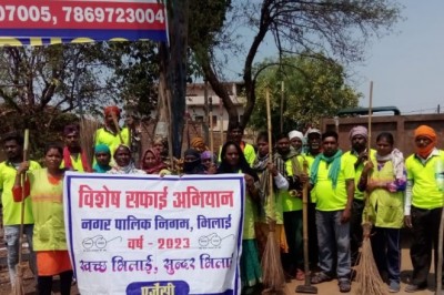 शहर से होने लगा कचरो का सफाया, सड़क पर न पसरे गंदगी, झिल्ली, पन्नी एवं कचरे का हो रहा है उठाव :