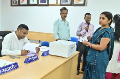 लॉटरी पद्धति से दुकान एवं चबूतरा का हुआ आबंटन, 25 लोगो मिला विभिन्न योजनाओं के तहत दुकान व चबूतरा :