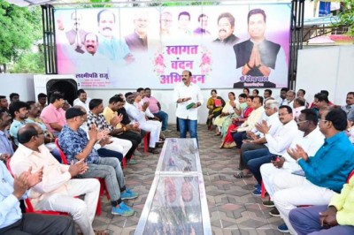 भिलाई सेक्टर - 07 में  भिलाई के पार्षद लक्ष्मीपति राजू के निवास स्थान में साऊथ के एक्टरो का आगमन