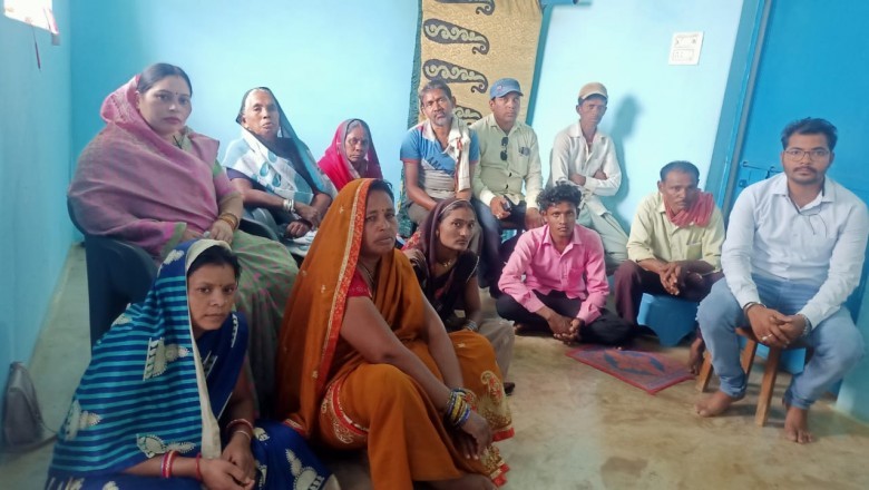 जनपद पंचायत अध्यक्ष प्रतिक्षा सूर्यकांत भंडारी ने ग्राम चारभाठा में प्रधानमंत्री नरेंद्र मोदी की मन की बात सुनी :