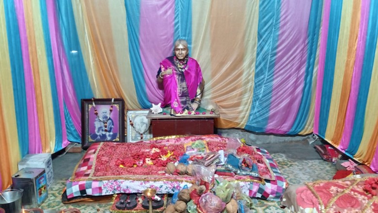 माता की आरती के लिए सुबह - शाम से जुट रही भीड़ मां भानेश्वरी देवी मंदिर में प्रति दिन जस गीत का आयोजन