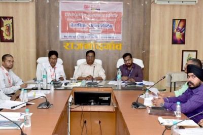 रीपा योजना अंतर्गत चिन्हित ग्राम पंचायतों में एटीएम लगाने के साथ ही उद्यमियों को ऋण स्वीकृति प्राथमिकता से करें - कलेक्टर :