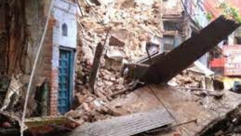दुर्ग में हुआ बड़ा हादसा  pwd  इंजीनियर के दो मंजिल घर ढह गयी |