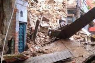 दुर्ग में हुआ बड़ा हादसा  pwd  इंजीनियर के दो मंजिल घर ढह गयी |