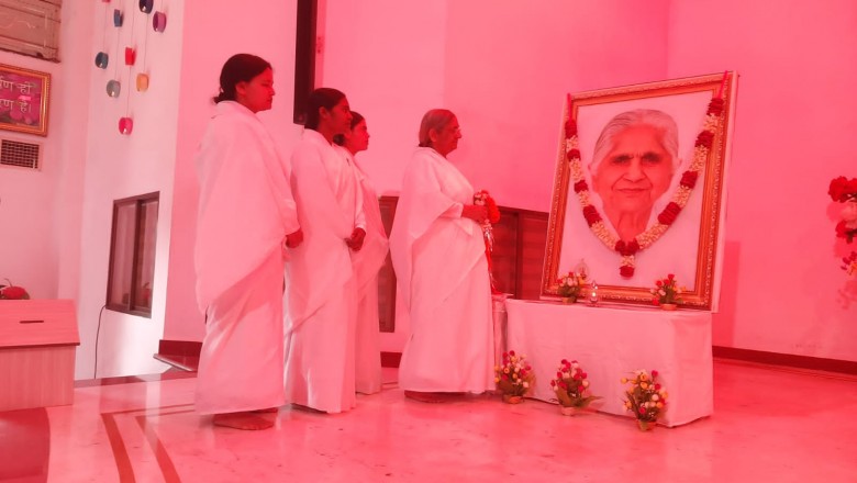 राजयोगिनी दादी जानकी जी की तृतीय पुण्य स्मृति पर पीस ऑडिटोरियम में श्रधांजलि अर्पित की गई।