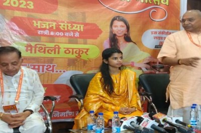 Ram Navami पर भजनों की प्रस्तुति देने रायपुर पहुंची मैथिली ठाकुर, वेस्टर्न कल्चर को लेकर कहा – अब लोग जागरूक हो रहे, बड़े-छोटे दोनों उम्र वाले बन रहे उपासक :