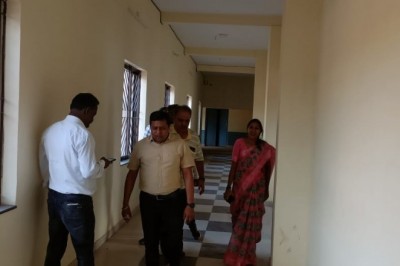 औचक निरीक्षण:दीपक नगर स्वामी आत्मानंद स्कूल पहुँचे आयुक्त, अधिकारियों के साथ किया स्कूल परिसर का निरीक्षण: