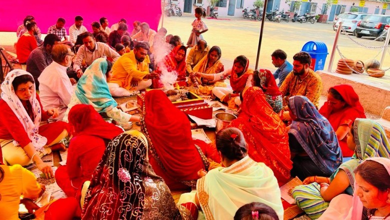 दुर्गा महाअष्टमी निगम परिसर स्थित माँ दुर्गा मंदिर में प्रसाद ग्रहण कर निहाल हुए भक्त: