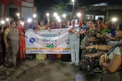 अंतरर्राष्ट्रीय जीरो वेस्ट दिवस पर महिलाओं द्वारा स्वच्छता मशाल यात्रा निकाली गई: