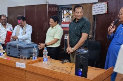 भावुक पल:दुर्ग नगर निगम द्वारा कर्मचारियों को दी गई विदाई: