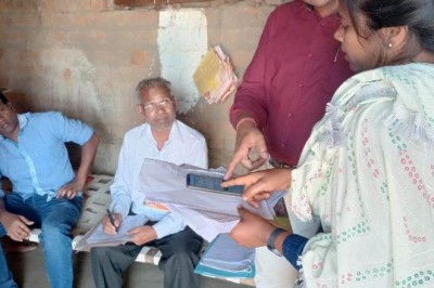 कलेक्टर ने किया सामाजिक-आर्थिक सर्वेक्षण कार्य का आकस्मिक निरीक्षण :