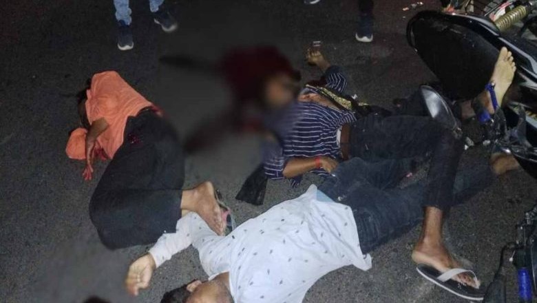 खड़े ट्रक में जा भिड़ी तेज रफ्तार बाइक, 2 की मौके पर मौत, 1 गंभीर रूप से घायल…