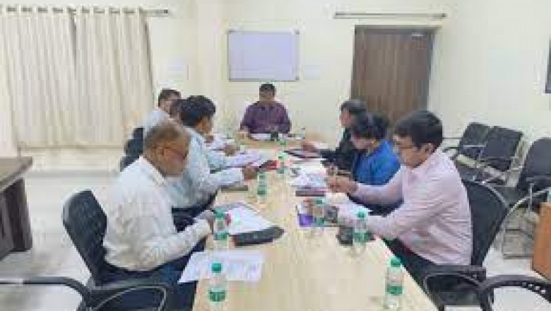 संभागायुक्त दुर्ग संभाग द्वारा महत्वपूर्ण योजनाओं पर की गई समीक्षा, स्वीकृत कार्यों को समय-सीमा में पूर्ण कराए जाने के दिए निर्देश