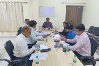 संभागायुक्त दुर्ग संभाग द्वारा महत्वपूर्ण योजनाओं पर की गई समीक्षा, स्वीकृत कार्यों को समय-सीमा में पूर्ण कराए जाने के दिए निर्देश