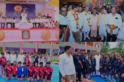 भिलाई में भेंट मुलाकात करते हुए वैशाली नगर विधानसभा क्षेत्र और भिलाई नगर विधानसभा क्षेत्र में लोगों से योजनाओं पर बात करते हुए मुख्यमंत्री भूपेश बघेल