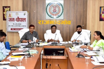 छत्तीसगढ़ सामाजिक-आर्थिक सर्वेक्षण 2023 का कार्य प्राथमिकता के साथ करें - कलेक्टर :