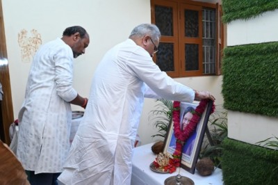 जिला पंचायत अध्यक्ष स्वर्गीय शालिनी यादव के गृहग्राम पहुंचे मुख्यमंत्री, शोक संतृप्त परिवारों को दी सांत्वना