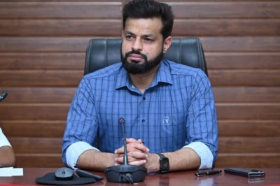 फसल बीमा पंजीकरण व क्लेम का लाभ दिलाने के लिए अधिकारी किसानों के साथ स्थापित करें समन्वय -कलेक्टर :
