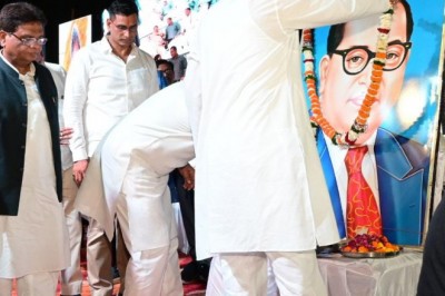मुख्यमंत्री ने डॉ भीमराव अंबेडकर की प्रतिमा पर किया माल्यार्पण :