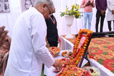 ग्राम गुढ़ियारी के समाज सेवक स्वर्गीय नीलमणि भारद्वाज के दशगात्र कार्यक्रम में पहुंचे मुख्यमंत्री :