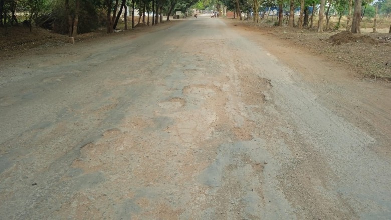 मुख्यमंत्री  ने भेट मुलाकात कार्यक्रम सुरगी में एक सप्ताह मे हल्दी सुरगी कुम्हालोरी मार्ग का नवनिर्माण कराने की घोषणा अब भी अधूरा :