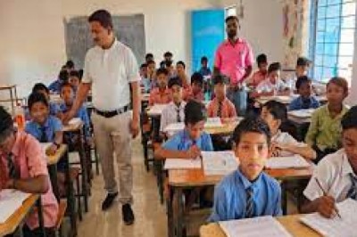 आदिवासी इलाके के बच्चों को निशुल्क कोचिंग : दो शिक्षकों ने की पहल, बच्चों को नवोदय-एकलव्य विद्यालय के लिए चयनित