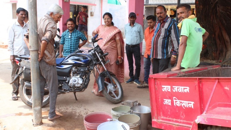 मोहारा बस्ती में बिजली, पानी, सफाई कार्य का महापौर ने लिया जायजा :