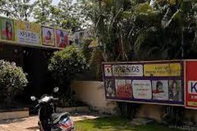 KPS प्रबंधन की लापरवाही:स्कूल से बाहर चली गई तीन साल की बच्ची, टीचर से लेकर स्टाफ तक बेसुध, परिजन भड़के