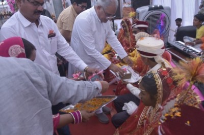 मुख्यमंत्री शामिल हुए साहू समाज के सामूहिक आदर्श विवाह कार्यक्रम में :