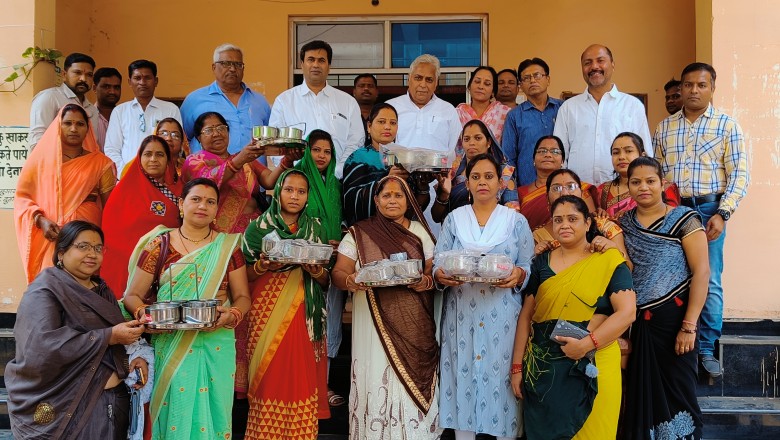 विधायक-महापौर ने विभिन्न वार्डों के लिए बर्तन बैंक का किया शुभारंभ,साथ ही स्व सहायता  महिलाओं को रोजगार मिल सकेगा तथा उनकी आय में वृद्धि हो सकेगा