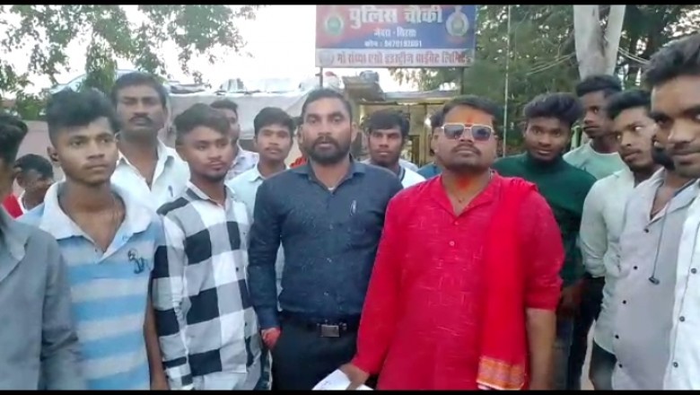 प्रखंड जेवरा सिरसा क्षेत्र में हो रहे जुआ सट्टा बंद किया जाय इस पर बजरंगदल ने चौकी प्रभारी को सौपा ज्ञापन