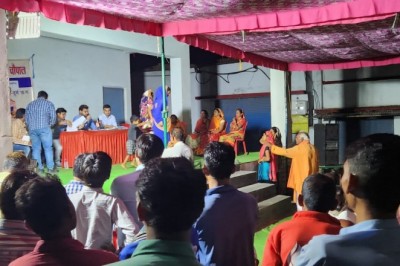 शिविर में लगे विभागीय स्टॉलों का निरीक्षण कर प्राप्त आवेदनों का त्वरित निराकरण करने का कलेक्टर ने दिया आदेश