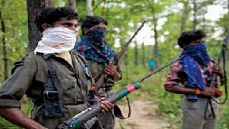 नक्सलियों का बड़ा आतंक : नक्सलियों ने फिर की हदें पार, वाहनों को किया आग के हवाले, 3 मजदूरों को…