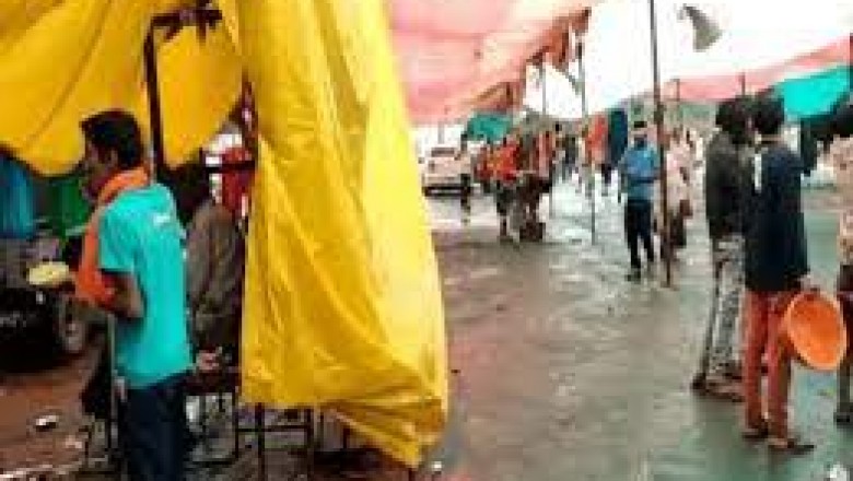 रात भर हुई बारिश से जयंती स्टेडियम हुआ लबालब: शिव महापुराण कथा सुनने भक्त पानी में बैठने को मजबूर