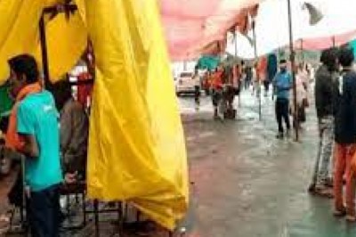 रात भर हुई बारिश से जयंती स्टेडियम हुआ लबालब: शिव महापुराण कथा सुनने भक्त पानी में बैठने को मजबूर
