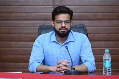 नियमानुसार निर्माण न पाए जाने पर कॉलोनी प्रबंधन पर होगी कार्रवाई :