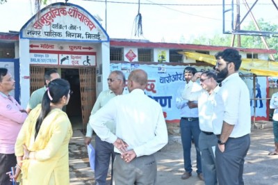 निगमायुक्त रोहित व्यास ने शौचालय का किया औचक निरीक्षण, मौके पर अधिकारियों को दिए आवश्यक निर्देश :